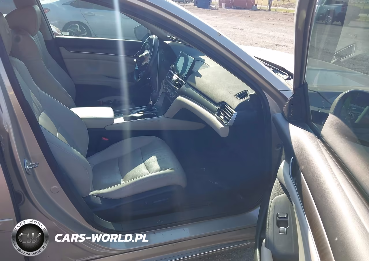 2018 Honda Accord Touring VIN:1HGCV1F92JA135407 - 5