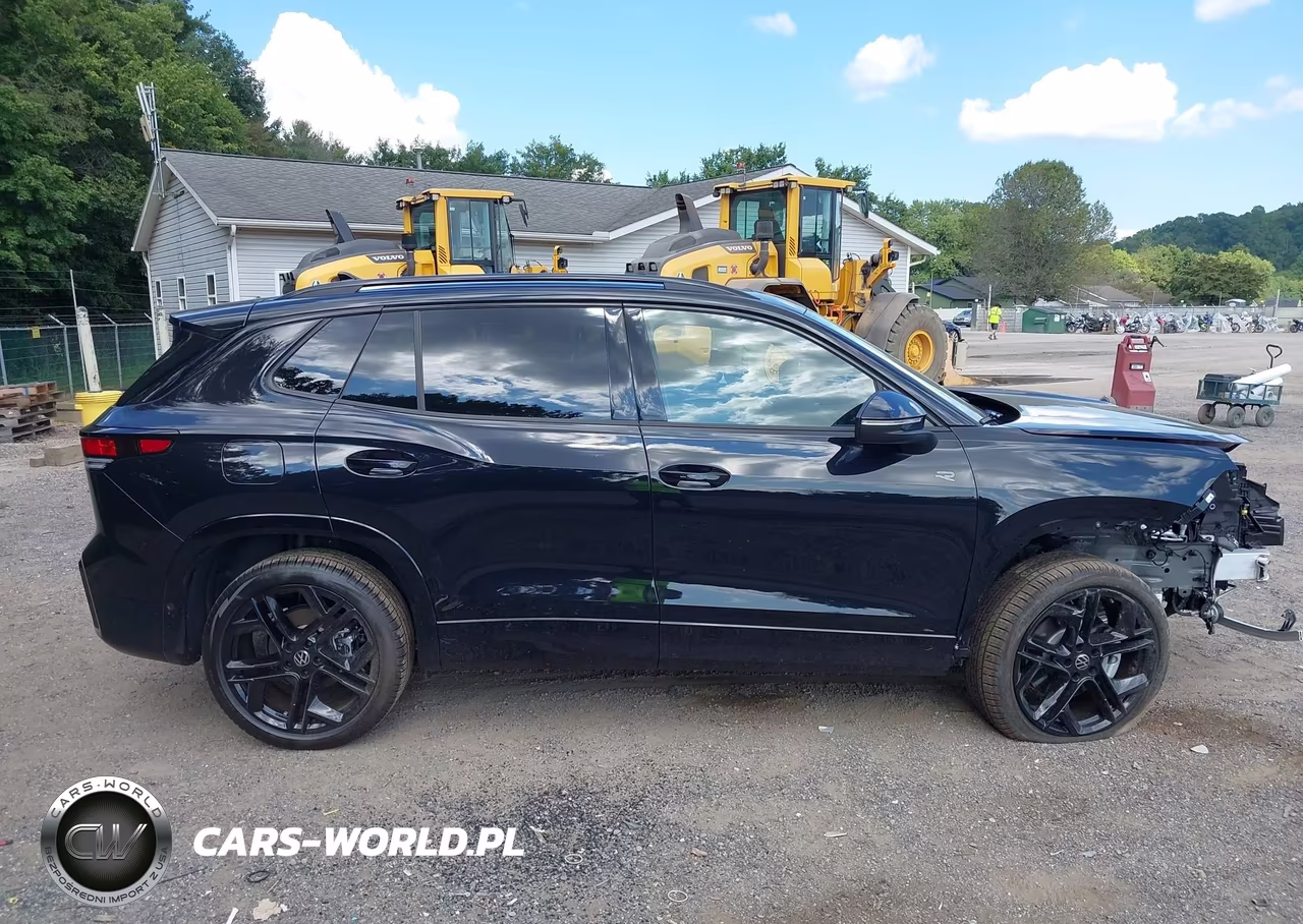 2026 Volkswagen Tiguan Se R-Line Black VIN:3VVGR7RM0TM065386 - 14