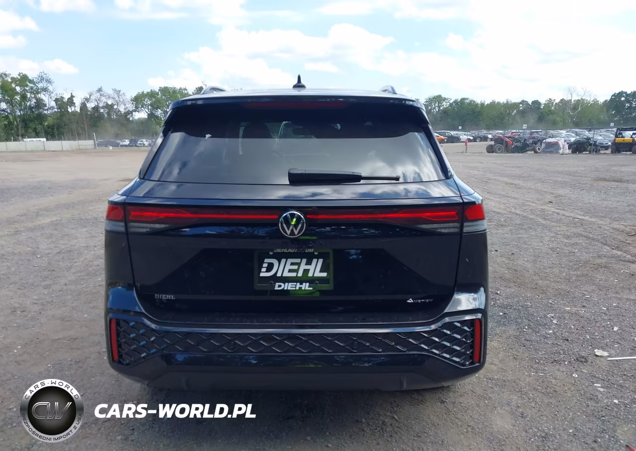 2026 Volkswagen Tiguan Se R-Line Black VIN:3VVGR7RM0TM065386 - 17