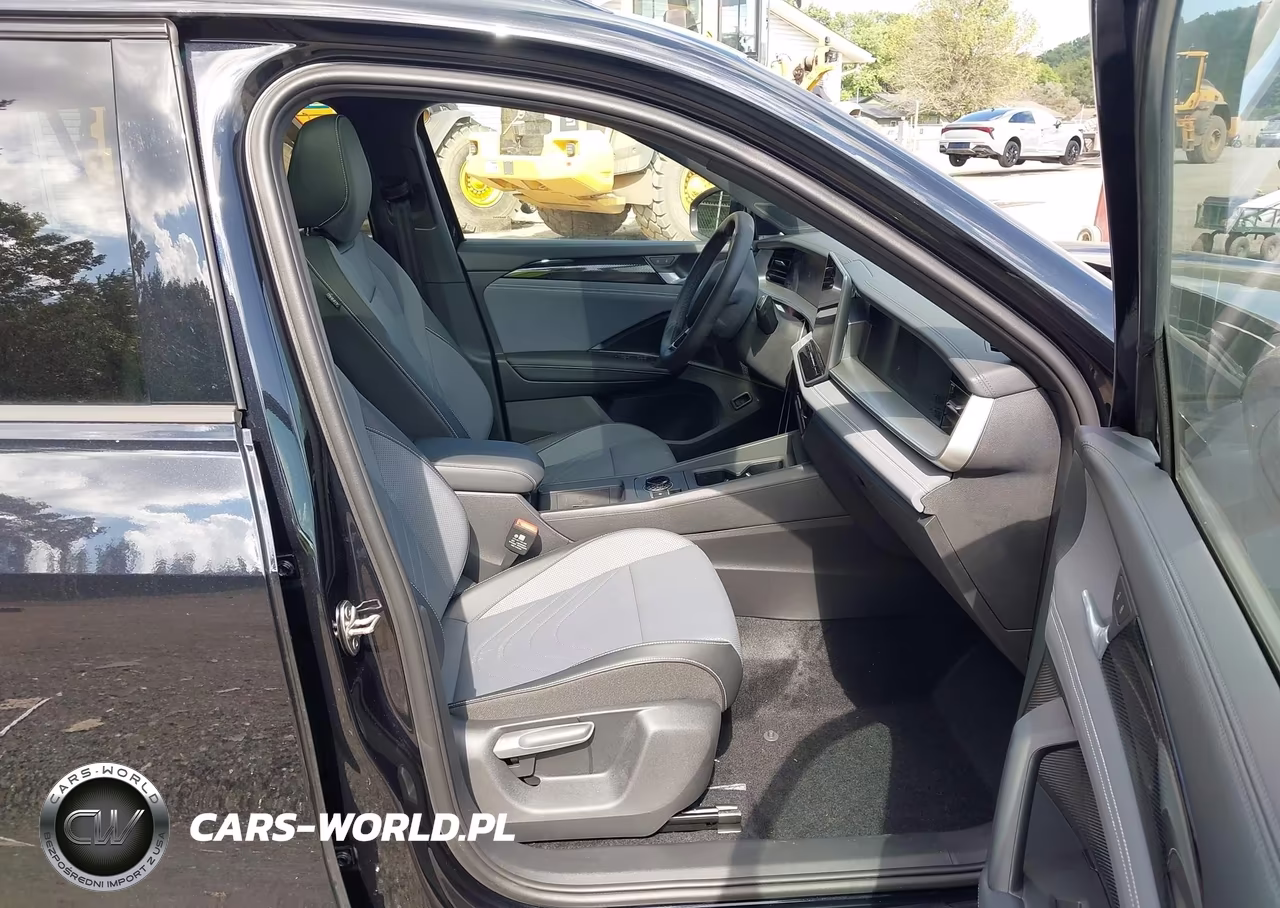 2026 Volkswagen Tiguan Se R-Line Black VIN:3VVGR7RM0TM065386 - 5