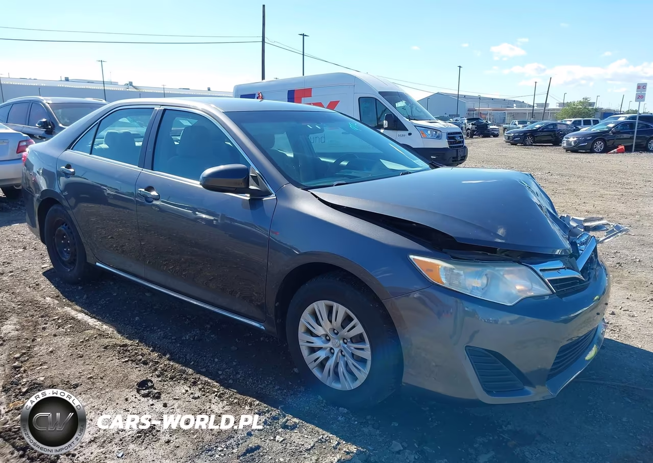 2012 Toyota Camry Le – zdjęcie 1 z 19