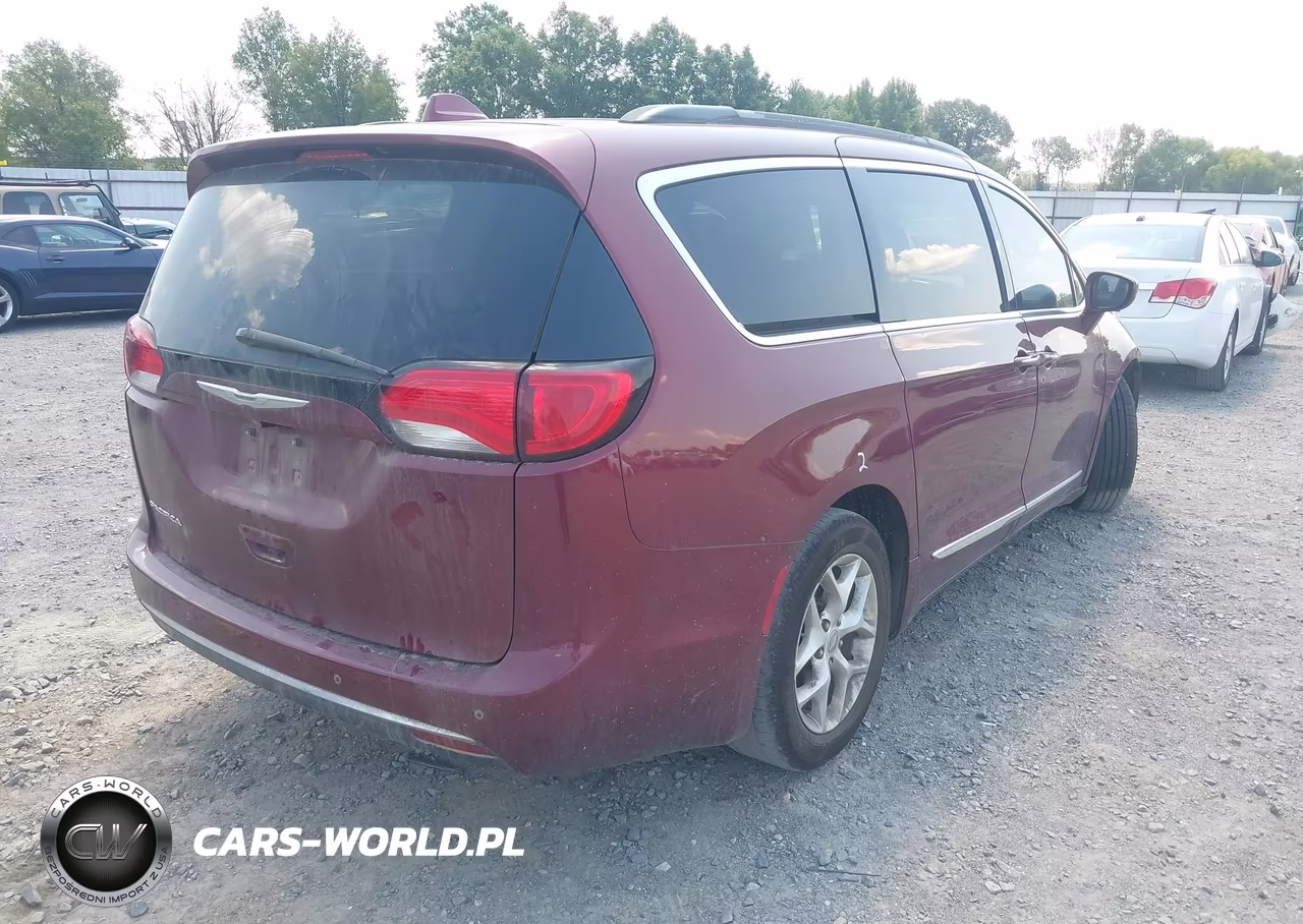 2017 Chrysler Pacifica Touring-L VIN:2C4RC1BG3HR832061 - 4