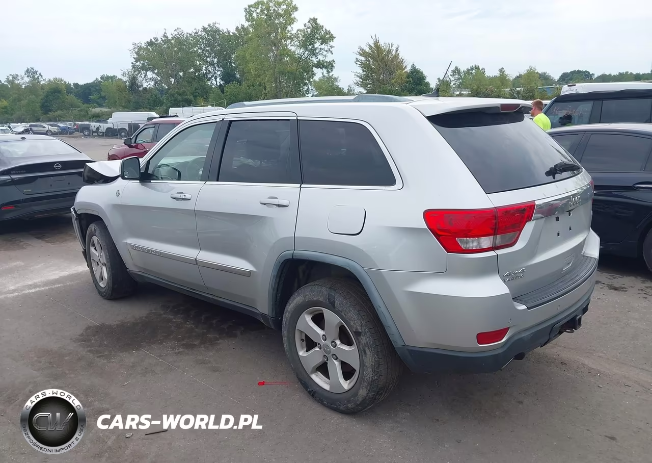 2011 Jeep Grand Cherokee Laredo VIN:1J4RR4GTXBC679548 - 3