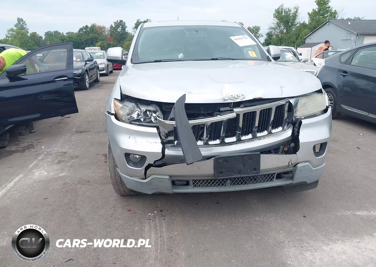 2011 Jeep Grand Cherokee Laredo VIN:1J4RR4GTXBC679548 - 6