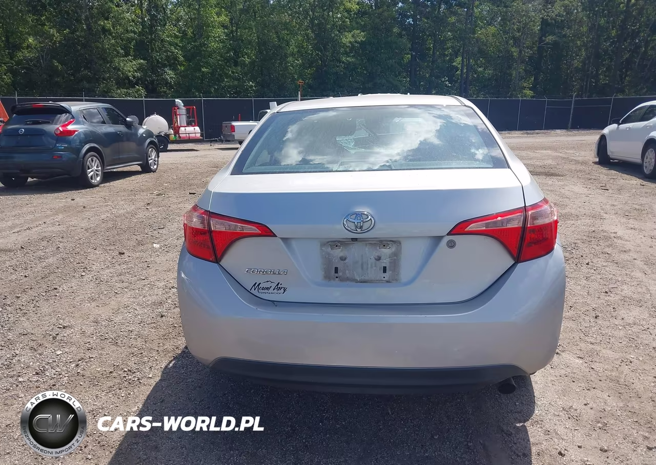 2018 Toyota Corolla L VIN:5YFBURHE2JP764926 - 17
