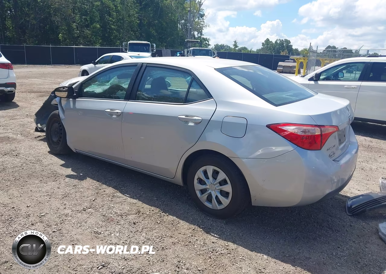 2018 Toyota Corolla L VIN:5YFBURHE2JP764926 - 3