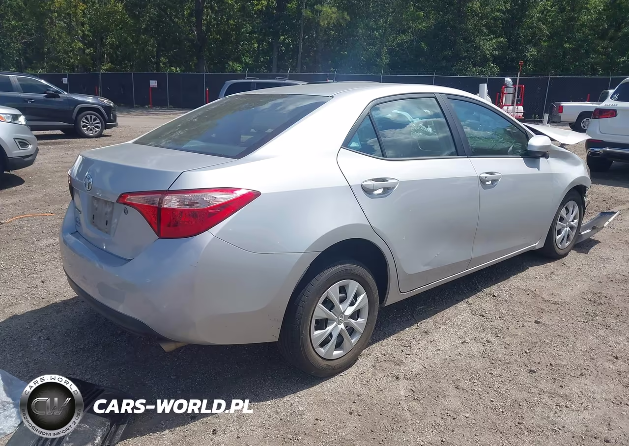 2018 Toyota Corolla L VIN:5YFBURHE2JP764926 - 4