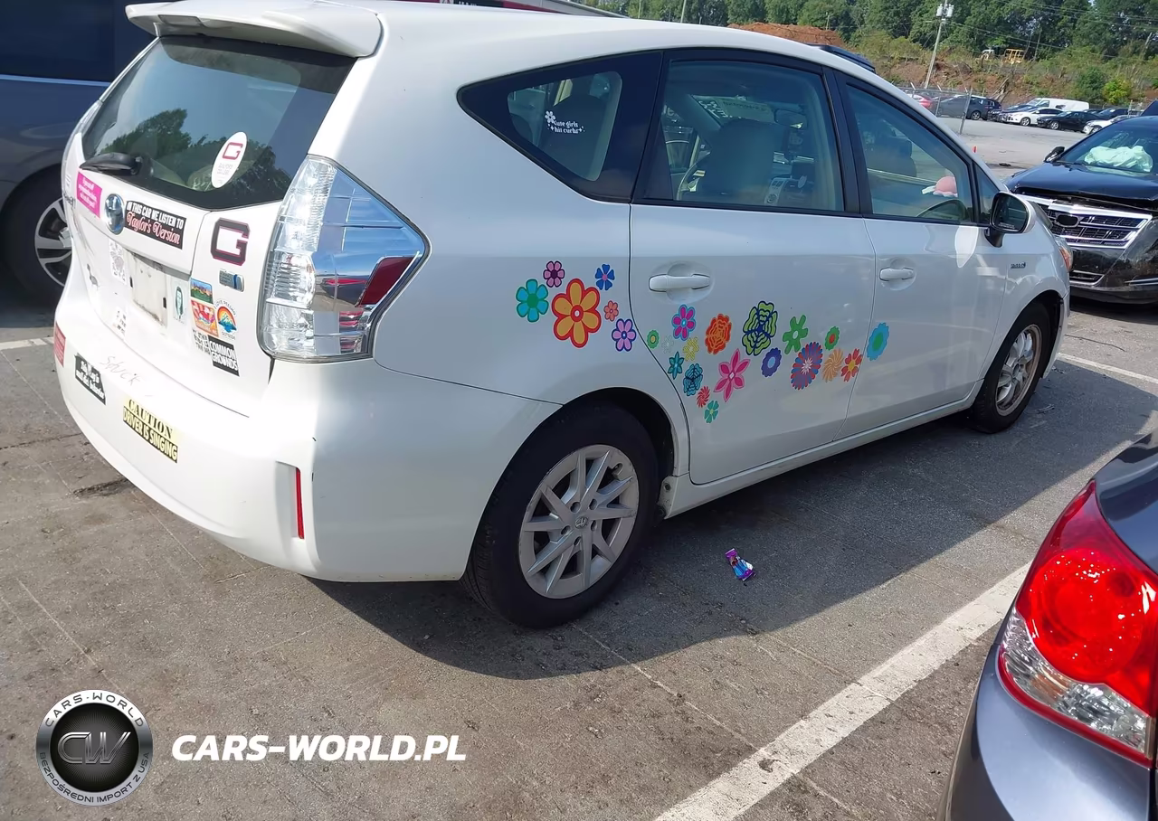 2013 Toyota Prius V Three VIN:JTDZN3EU7D3208550 - 4