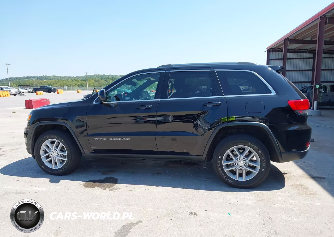 2017 Jeep Grand Cherokee Laredo 4X4 VIN:1C4RJFAG2HC802403 - 14