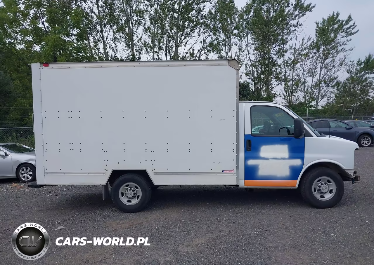 2017 Chevrolet Express Cutaway Work Van VIN:1GB0GRFF5H1160882 - 13