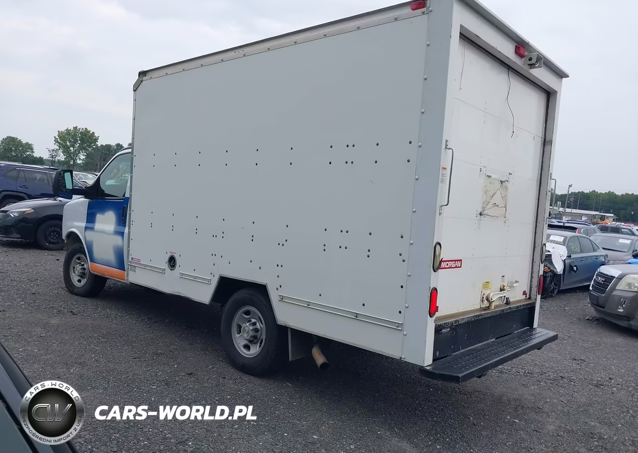 2017 Chevrolet Express Cutaway Work Van VIN:1GB0GRFF5H1160882 - 3