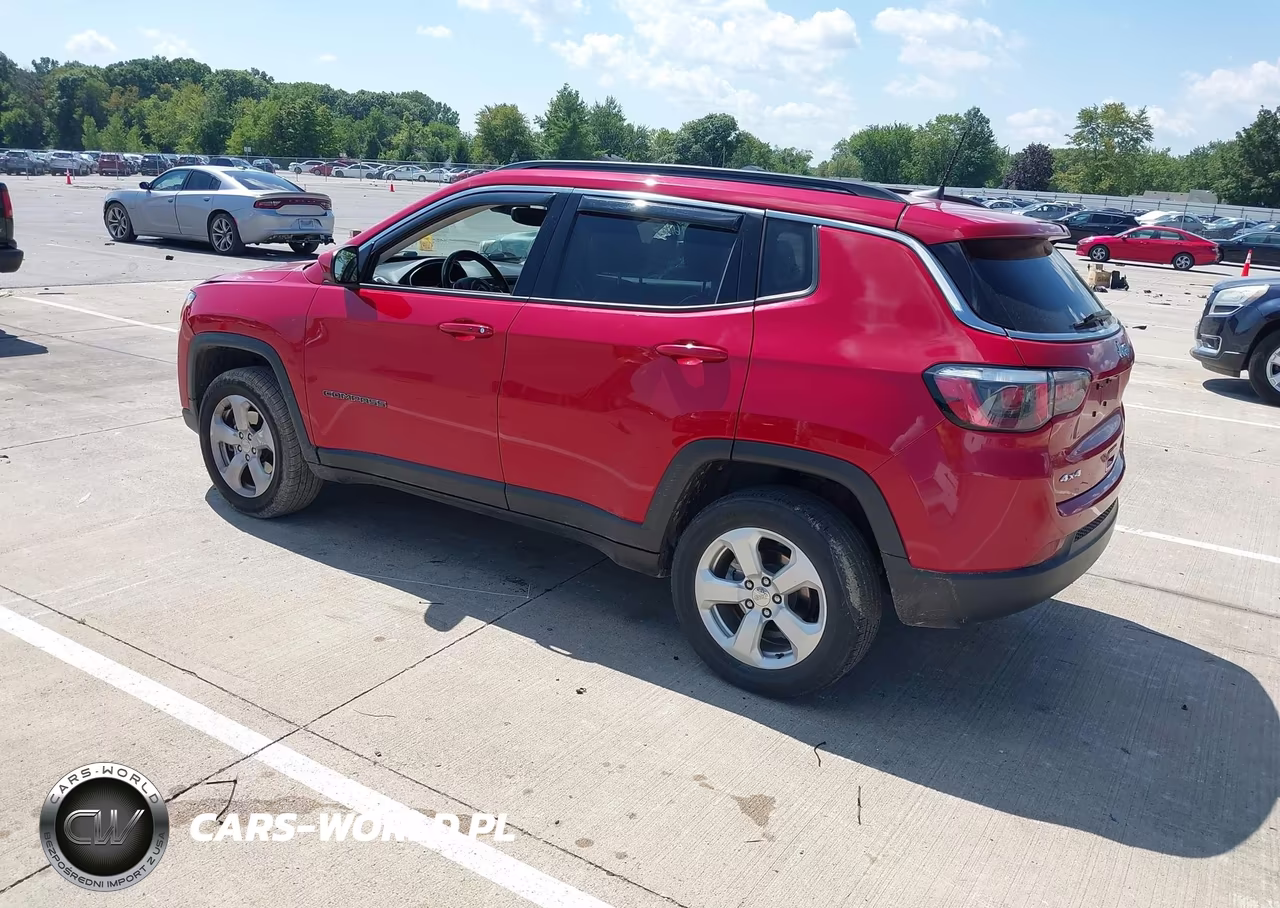 2019 Jeep Compass Latitude 4X4 VIN:3C4NJDBB1KT849990 - 3