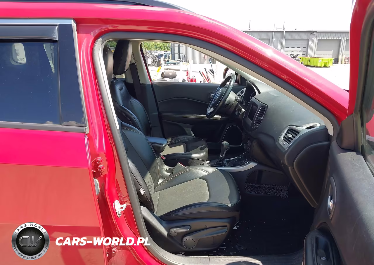 2019 Jeep Compass Latitude 4X4 VIN:3C4NJDBB1KT849990 - 5