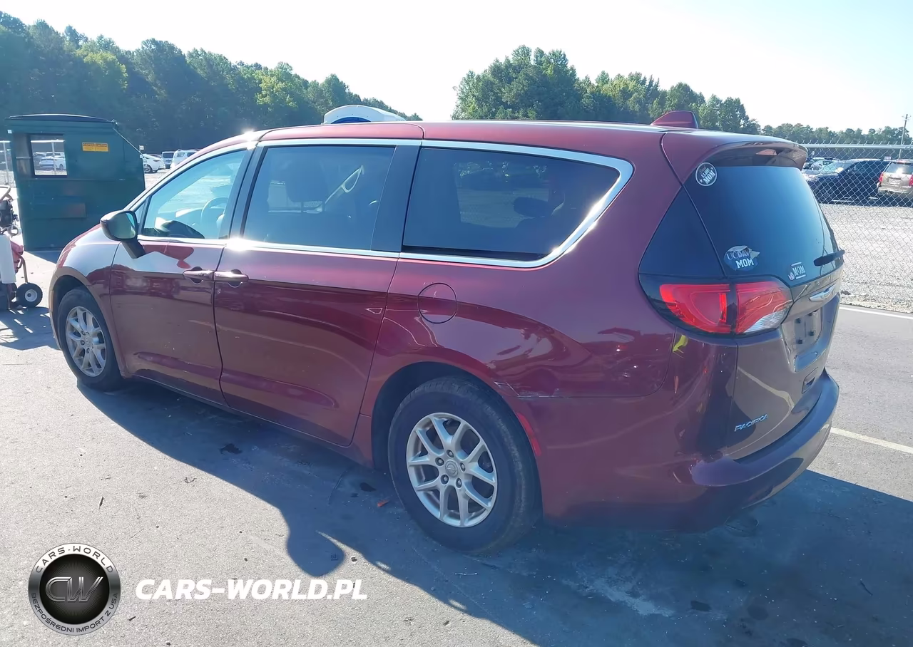 2017 Chrysler Pacifica Lx VIN:2C4RC1CG9HR657622 - 3
