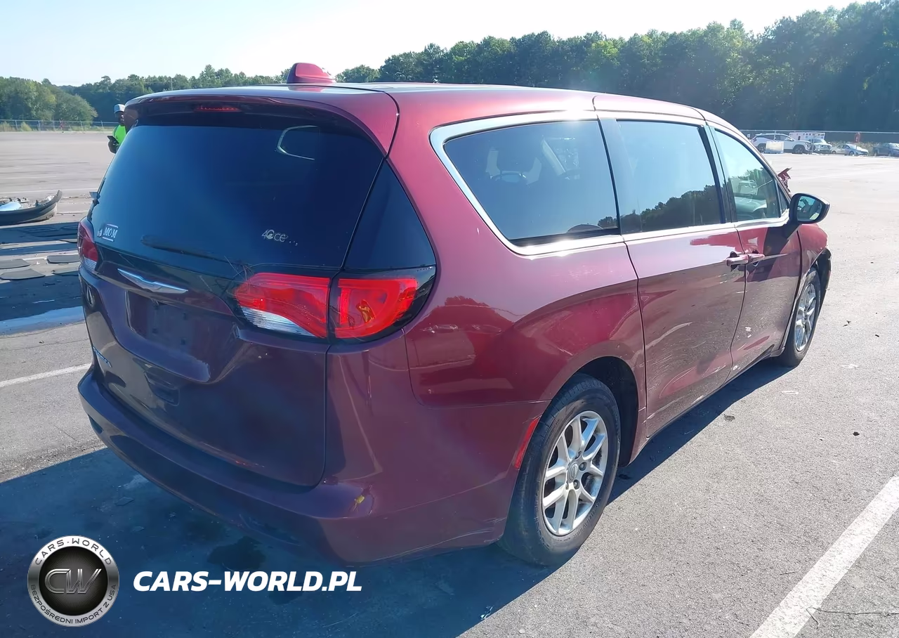 2017 Chrysler Pacifica Lx VIN:2C4RC1CG9HR657622 - 4