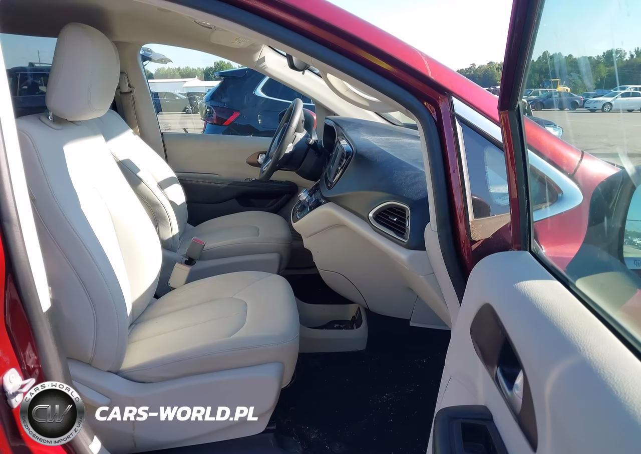 2017 Chrysler Pacifica Lx VIN:2C4RC1CG9HR657622 - 5