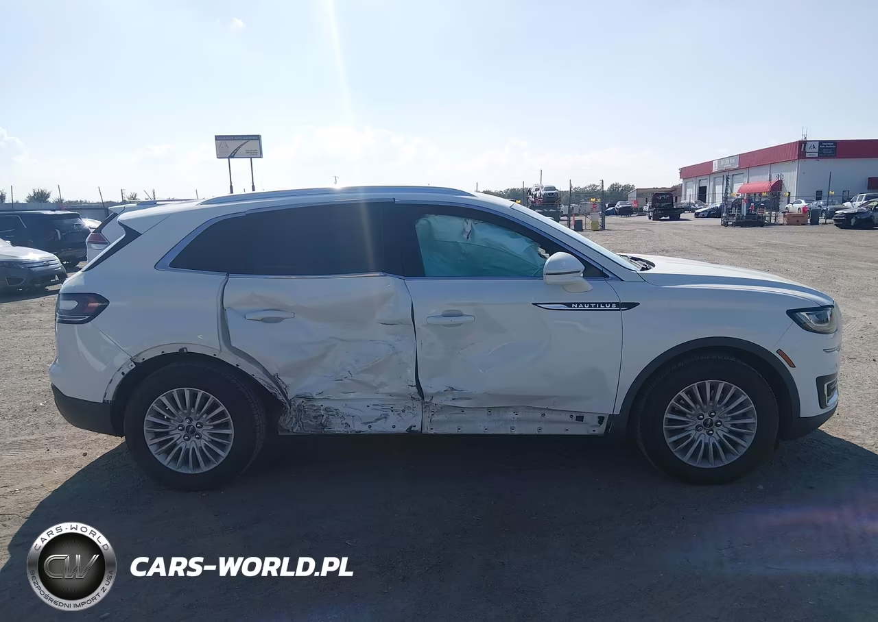 2020 Lincoln Nautilus Standard VIN:2LMPJ6J90LBL10325 - 13