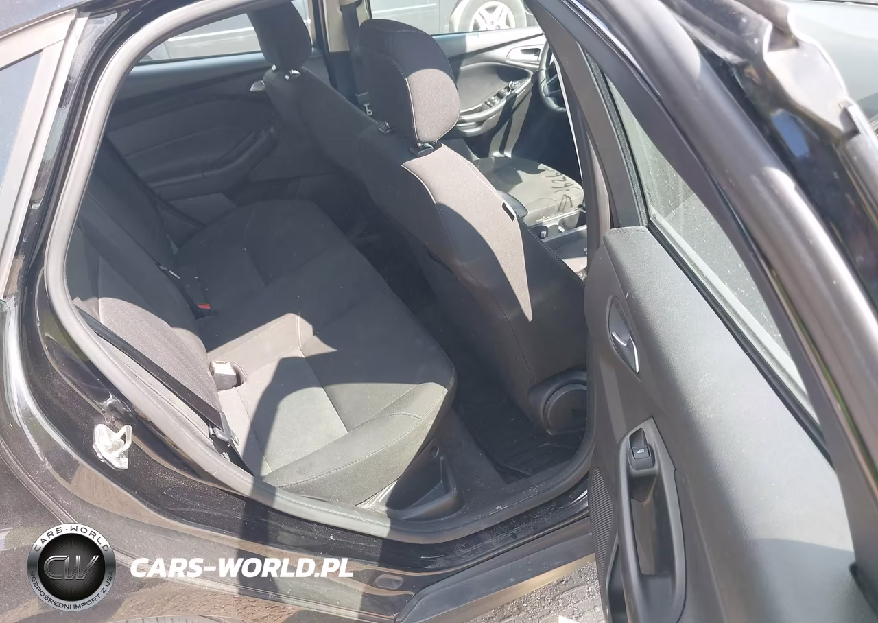 2018 Ford Focus Se VIN:1FADP3F22JL315900 - 8