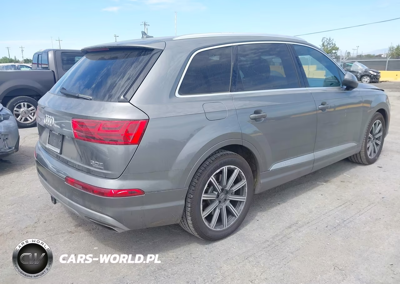 2017 Audi Q7 3.0T Premium VIN:WA1VAAF73HD000523 - 4