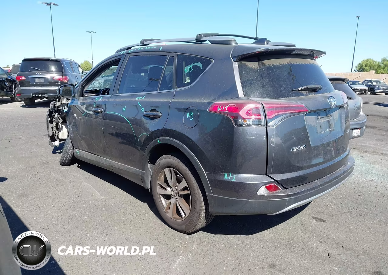 2018 Toyota Rav4 Xle VIN:JTMWFREV2JJ740291 - 3