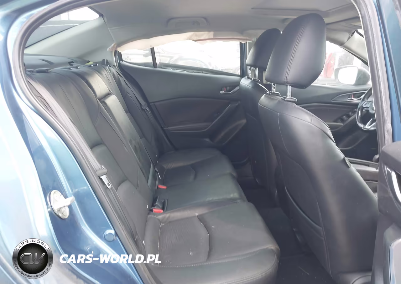 2018 Mazda Mazda3 Grand Touring VIN:3MZBN1W38JM166327 - 18