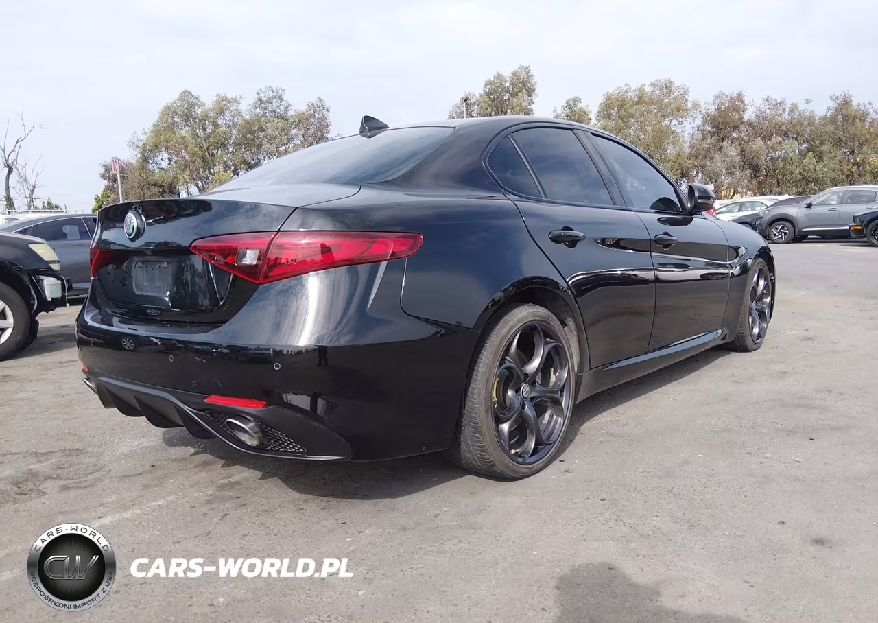 2017 Alfa Romeo Giulia Ti Rwd VIN:ZARFAECN3H7556839 - 4