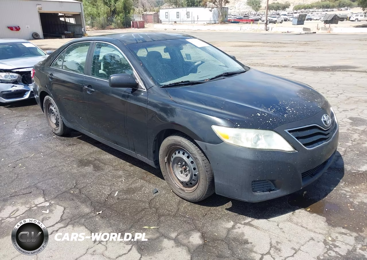 2010 Toyota Camry Le – zdjęcie 1 z 11