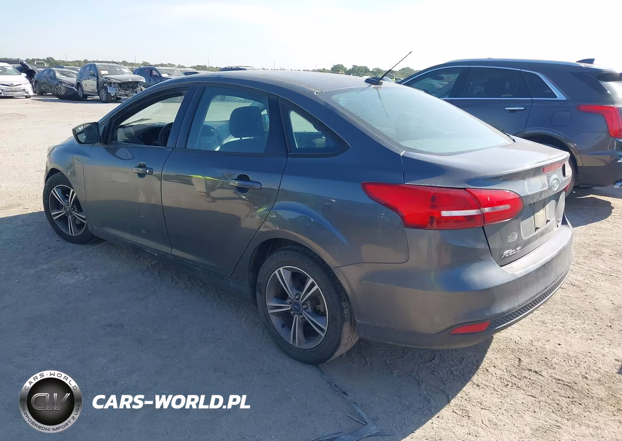 2018 Ford Focus Se VIN:1FADP3FE3JL236035 - 3