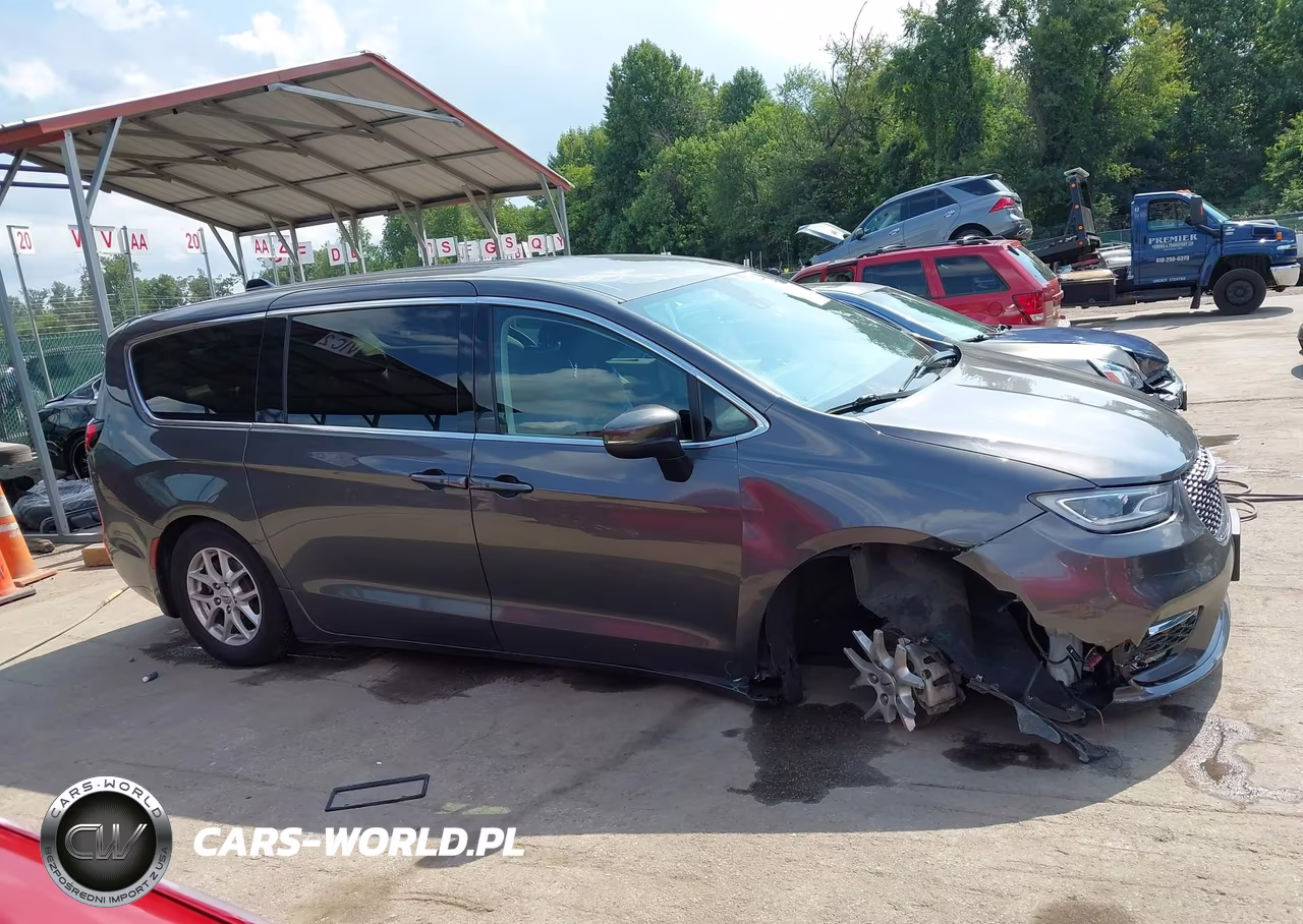 2023 Chrysler Pacifica Touring L VIN:2C4RC1BG9PR600711 - 13