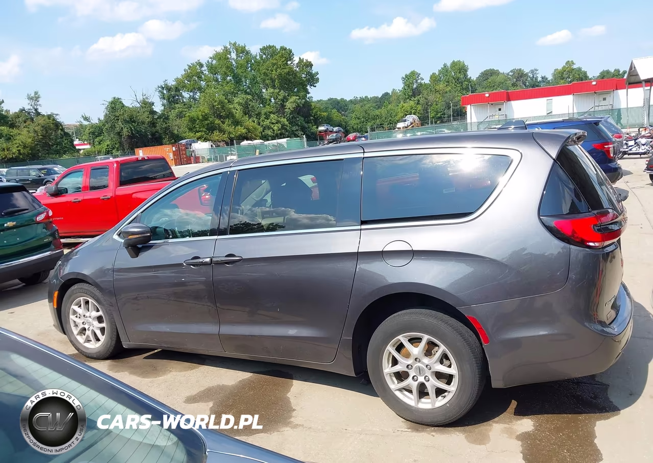 2023 Chrysler Pacifica Touring L VIN:2C4RC1BG9PR600711 - 14