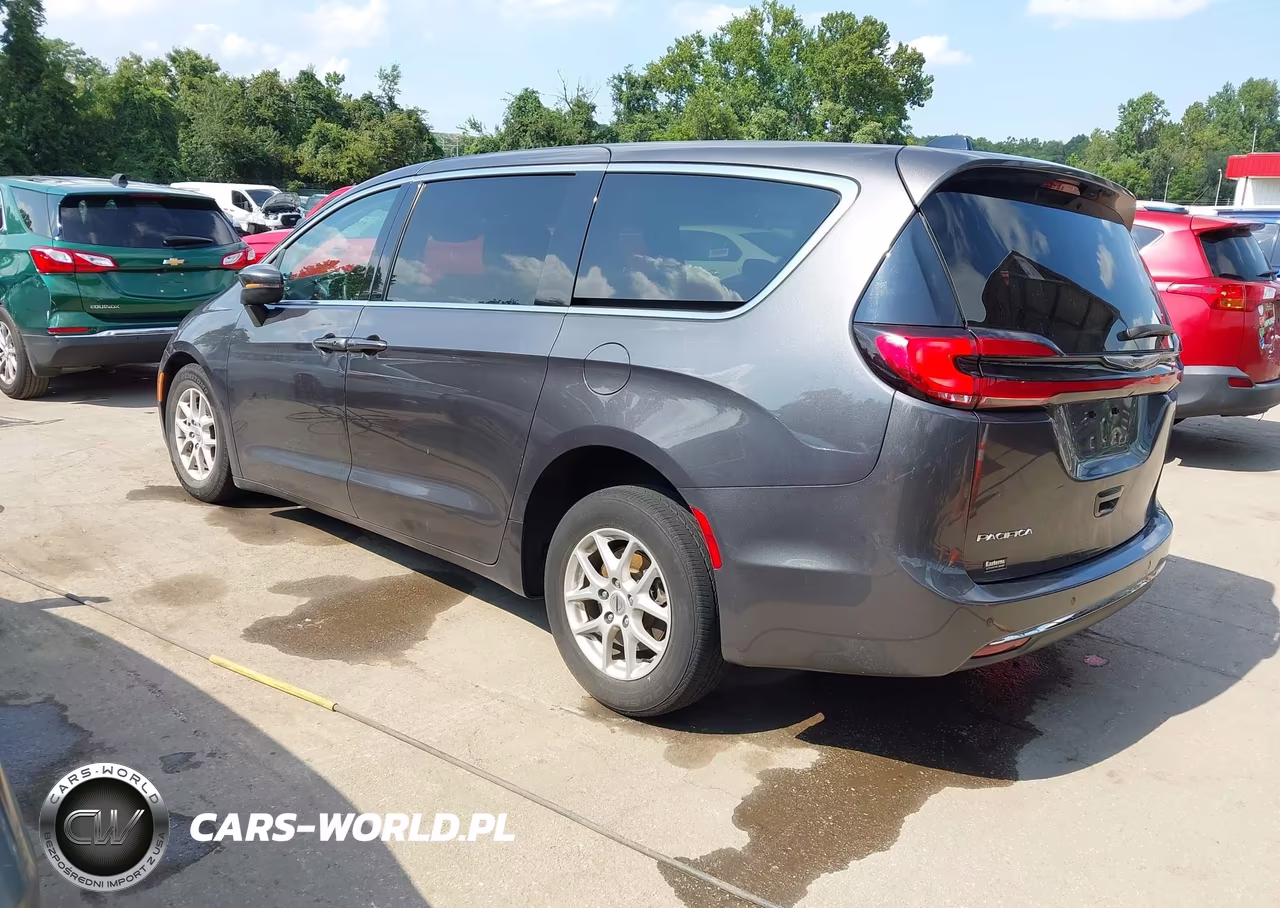 2023 Chrysler Pacifica Touring L VIN:2C4RC1BG9PR600711 - 3