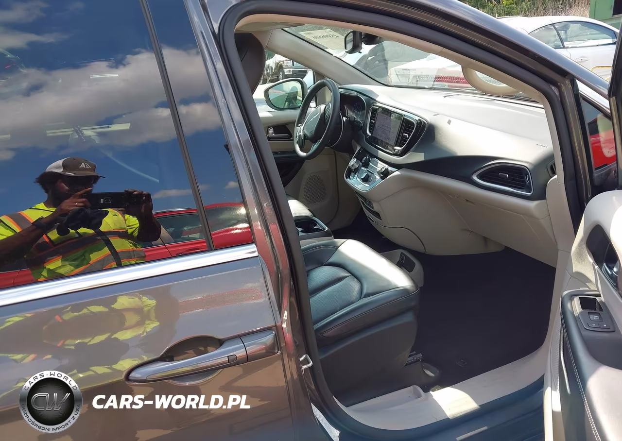 2023 Chrysler Pacifica Touring L VIN:2C4RC1BG9PR600711 - 5