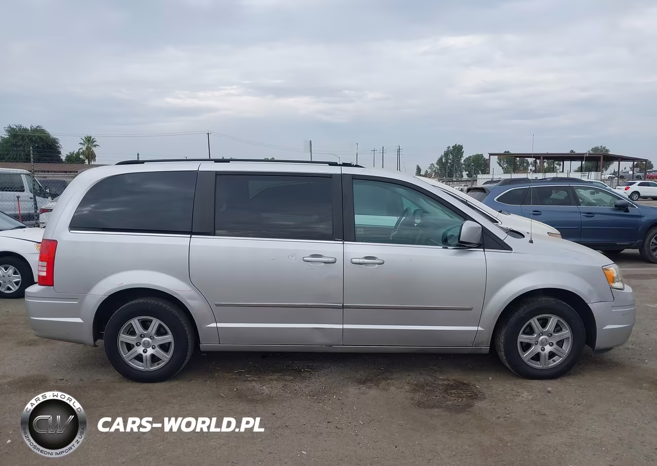 2010 Chrysler Town & Country Touring VIN:2A4RR5D14AR253238 - 13