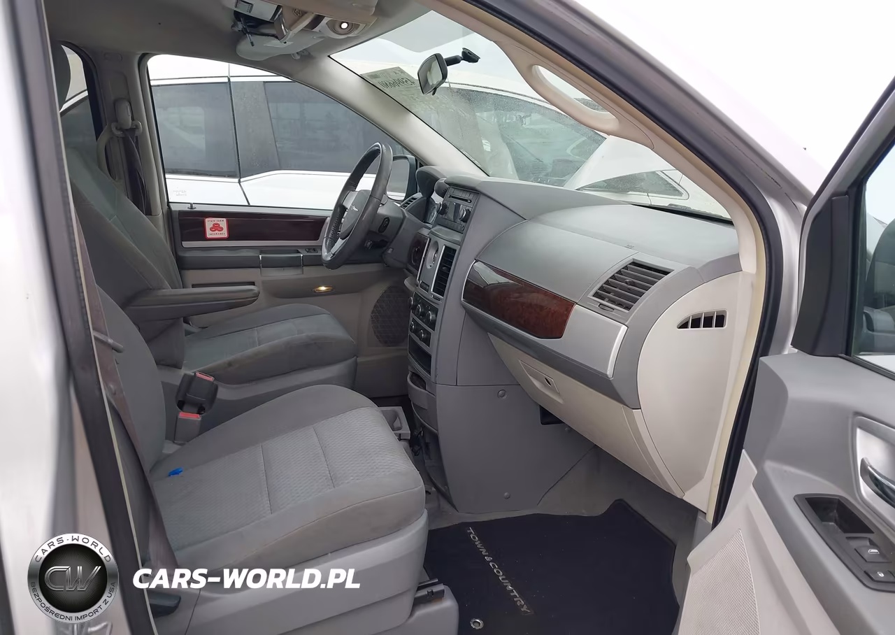 2010 Chrysler Town & Country Touring VIN:2A4RR5D14AR253238 - 5