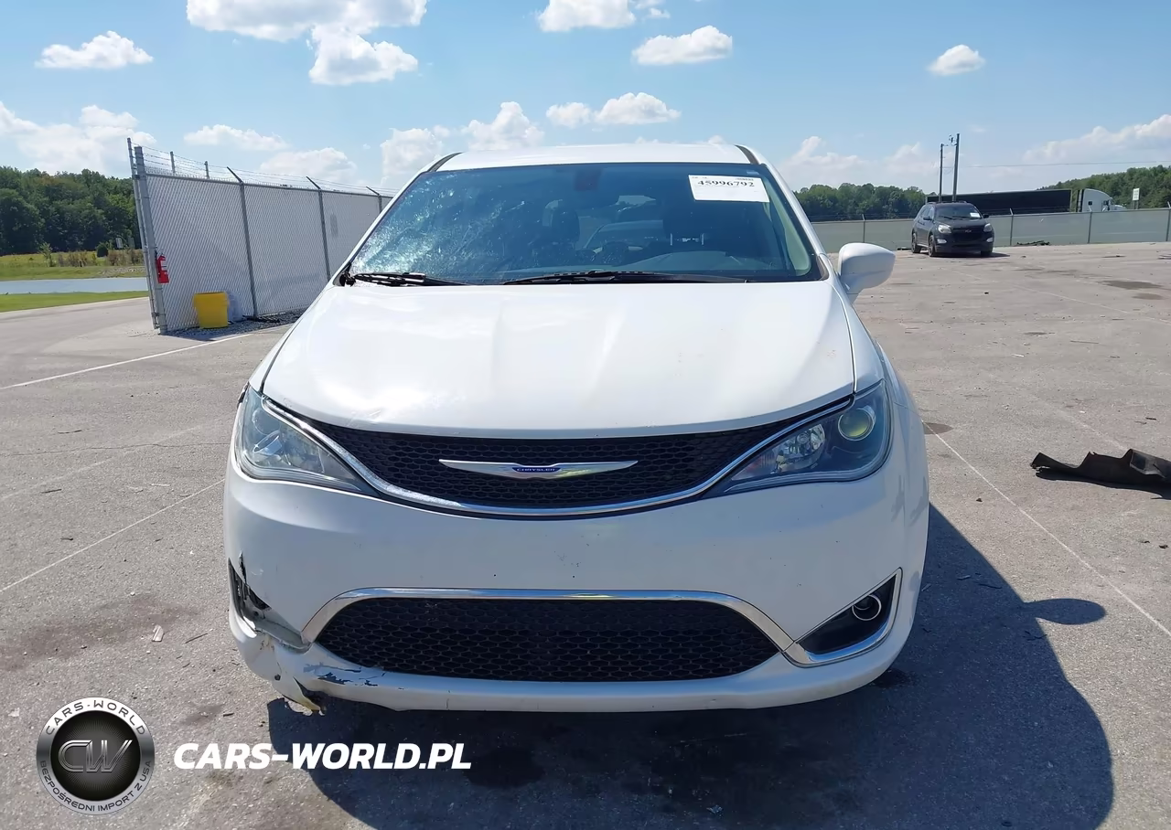 2018 Chrysler Pacifica Touring Plus VIN:2C4RC1FG9JR279481 - 13
