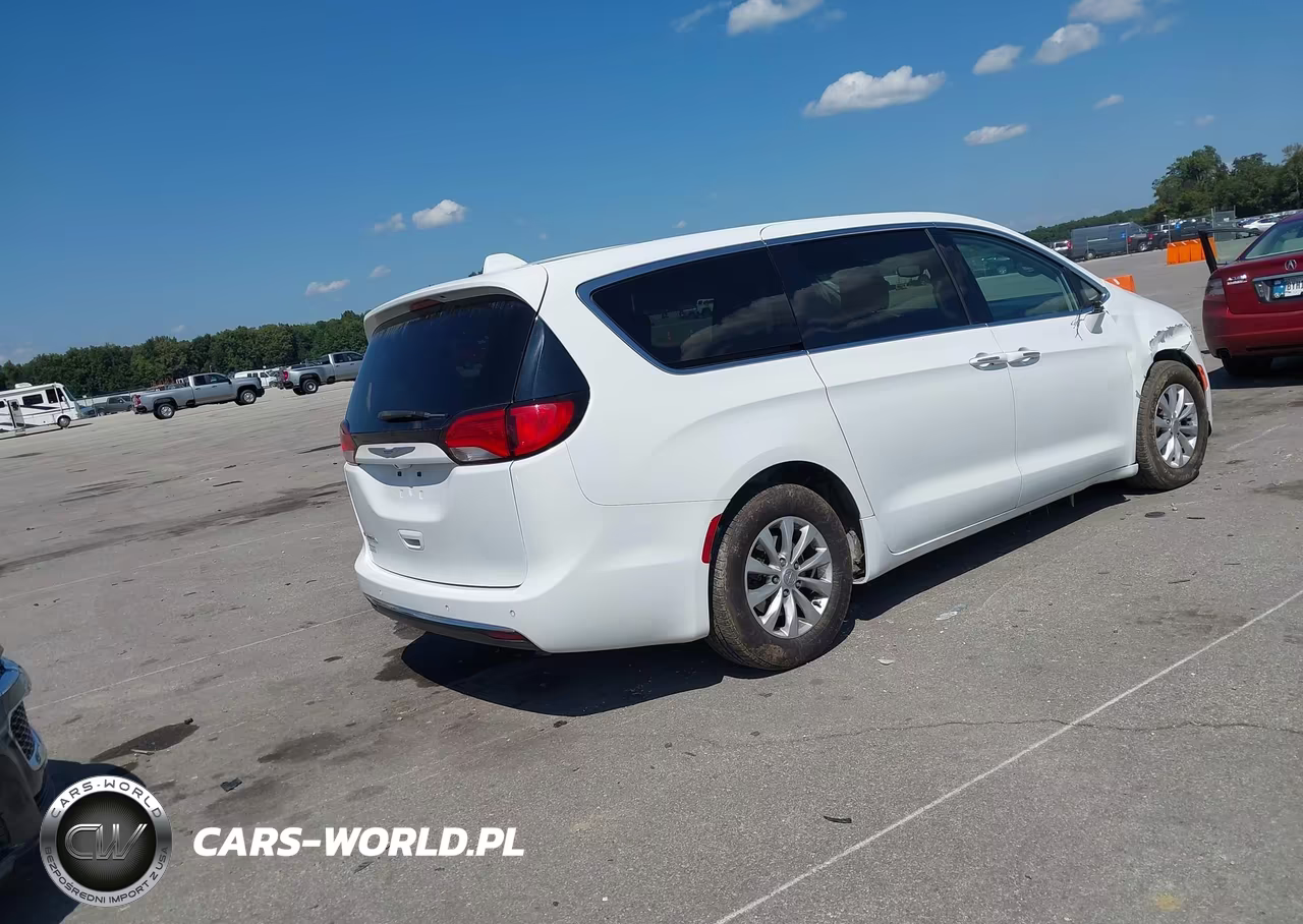 2018 Chrysler Pacifica Touring Plus VIN:2C4RC1FG9JR279481 - 4