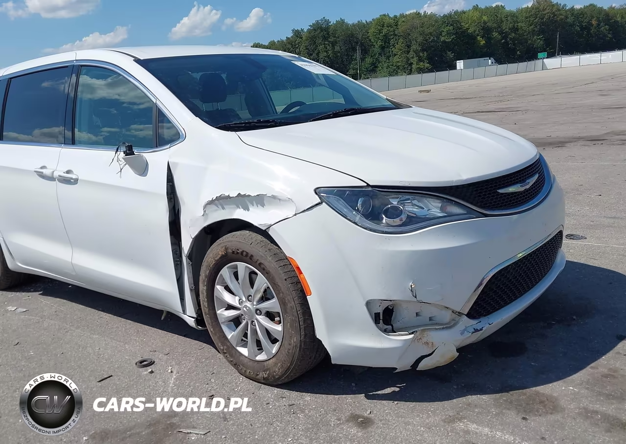 2018 Chrysler Pacifica Touring Plus VIN:2C4RC1FG9JR279481 - 6