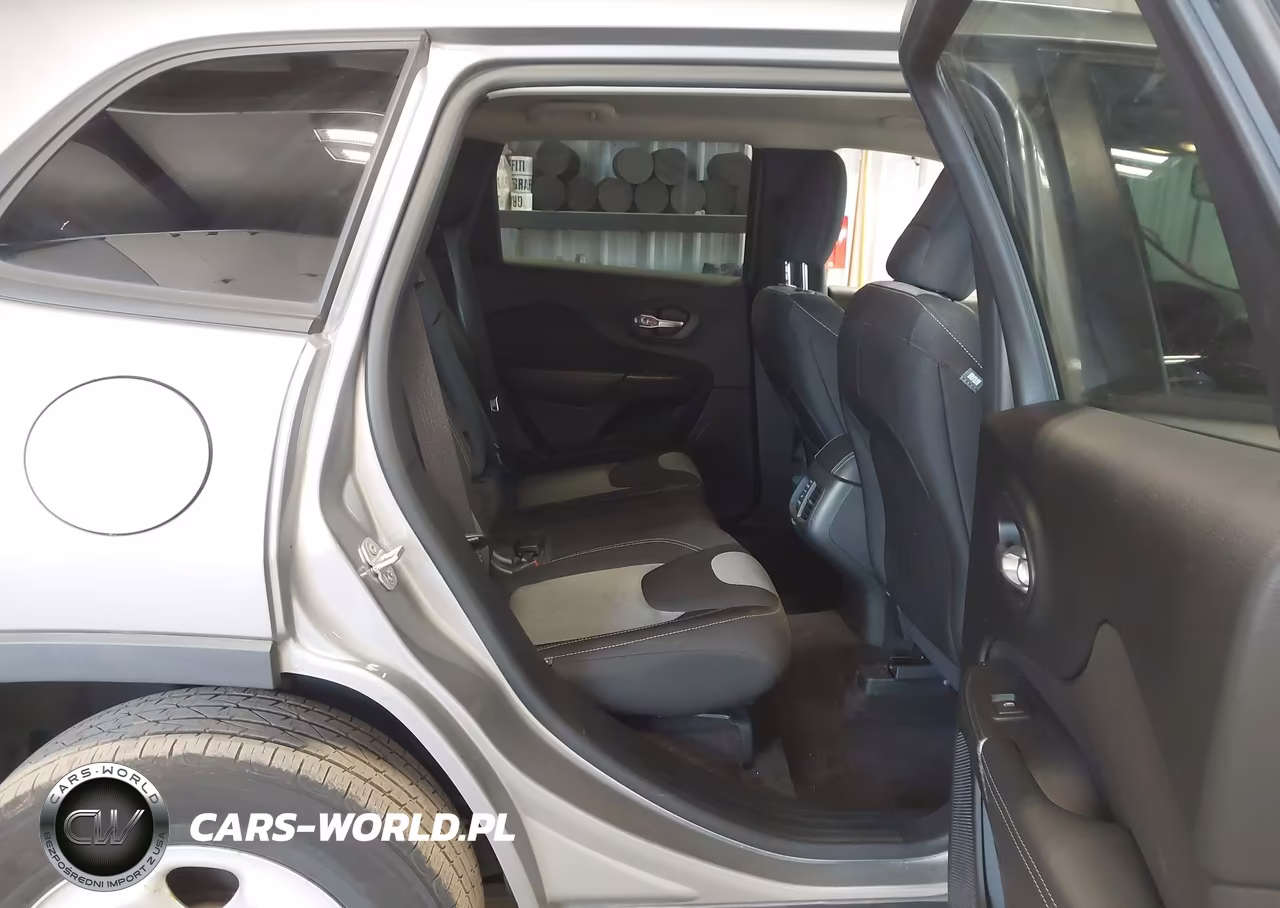 2016 Jeep Cherokee Sport VIN:1C4PJMABXGW343487 - 8