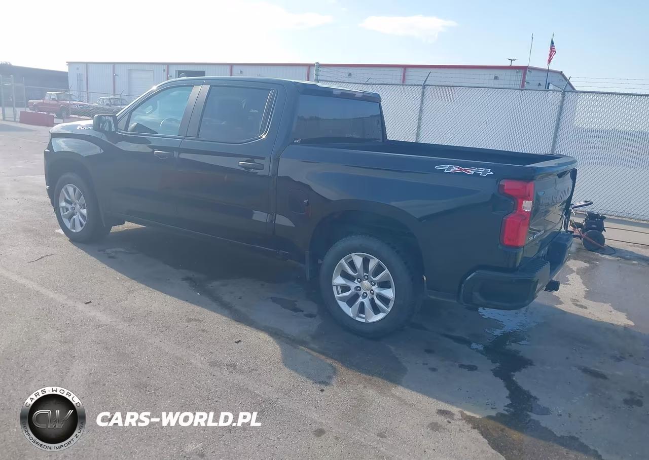 2021 Chevrolet Silverado 1500 4Wd Short Bed Custom VIN:3GCPYBEH7MG127203 - 3