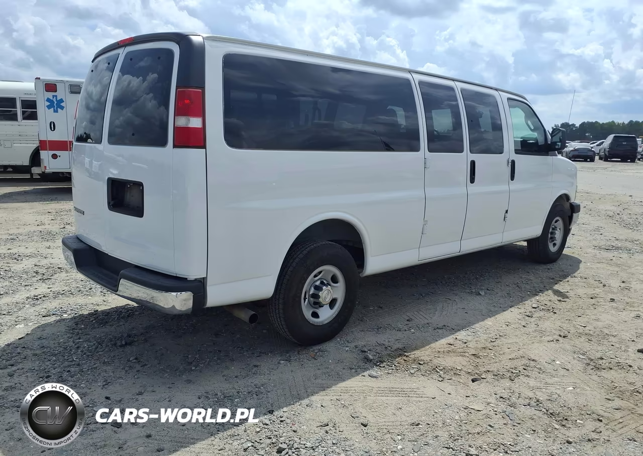 2017 Chevrolet Express 3500 Lt VIN:1GAZGPFG3H1302414 - 4