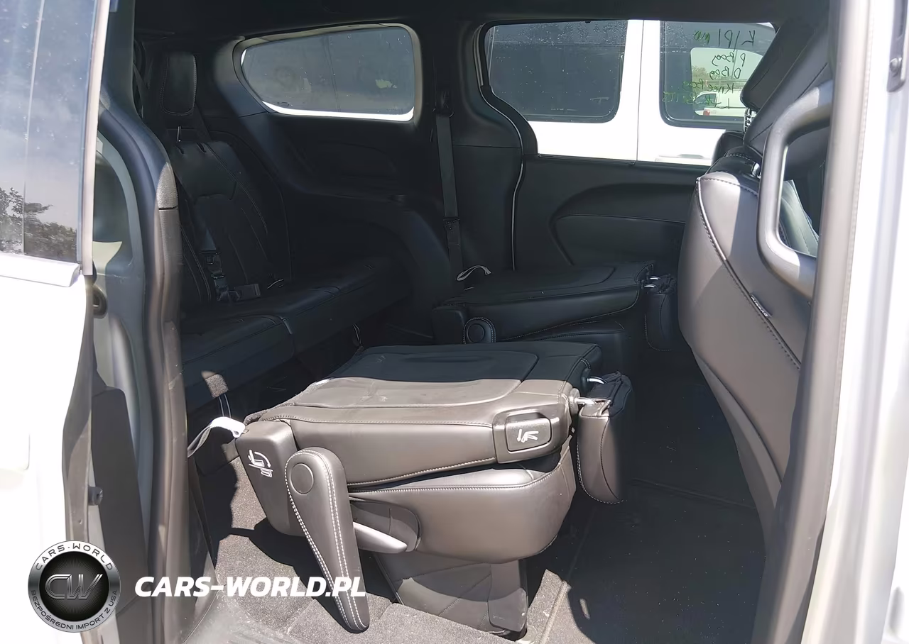 2026 Chrysler Pacifica Select VIN:2C4RC1BG1TR185250 - 8