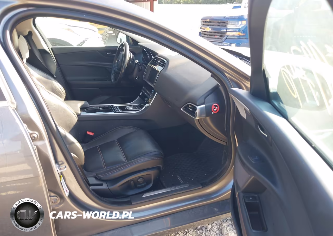 2017 Jaguar Xe 20D Prestige VIN:SAJAK4BN3HA968955 - 5
