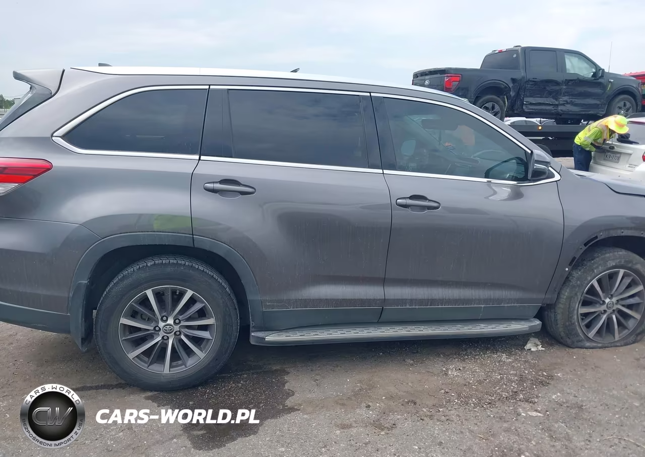 2019 Toyota Highlander Xle VIN:5TDJZRFH4KS603139 - 14