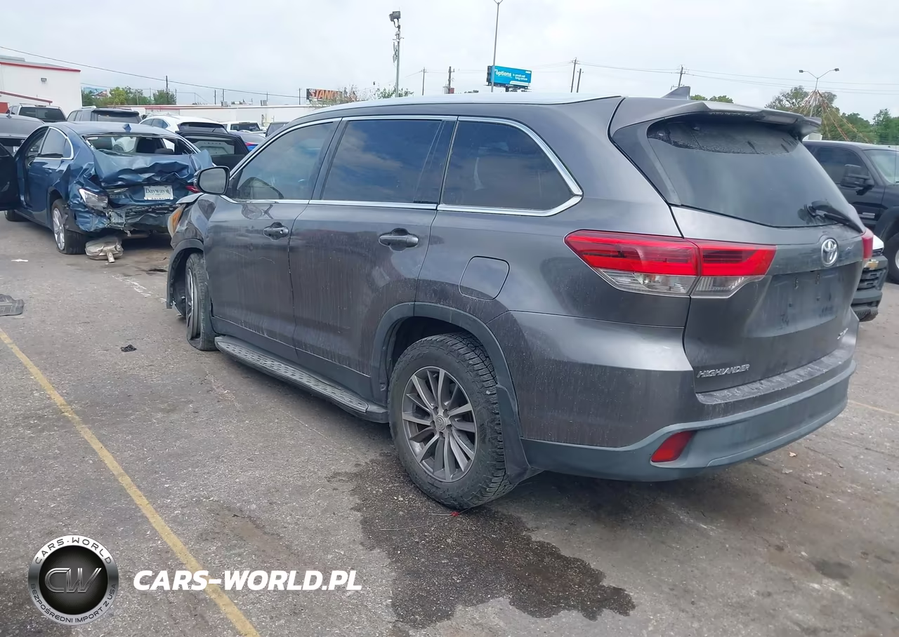 2019 Toyota Highlander Xle VIN:5TDJZRFH4KS603139 - 3