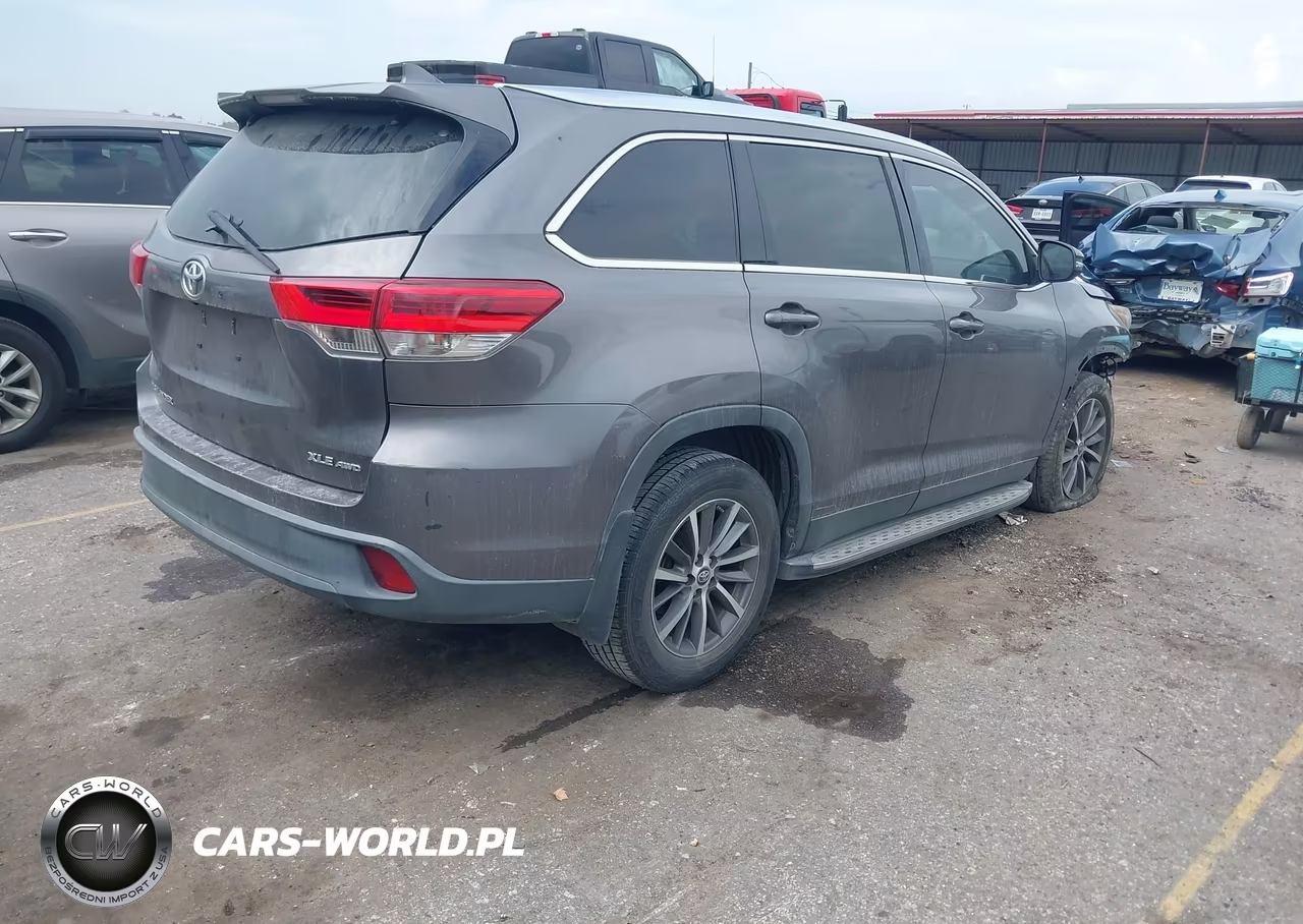 2019 Toyota Highlander Xle VIN:5TDJZRFH4KS603139 - 4