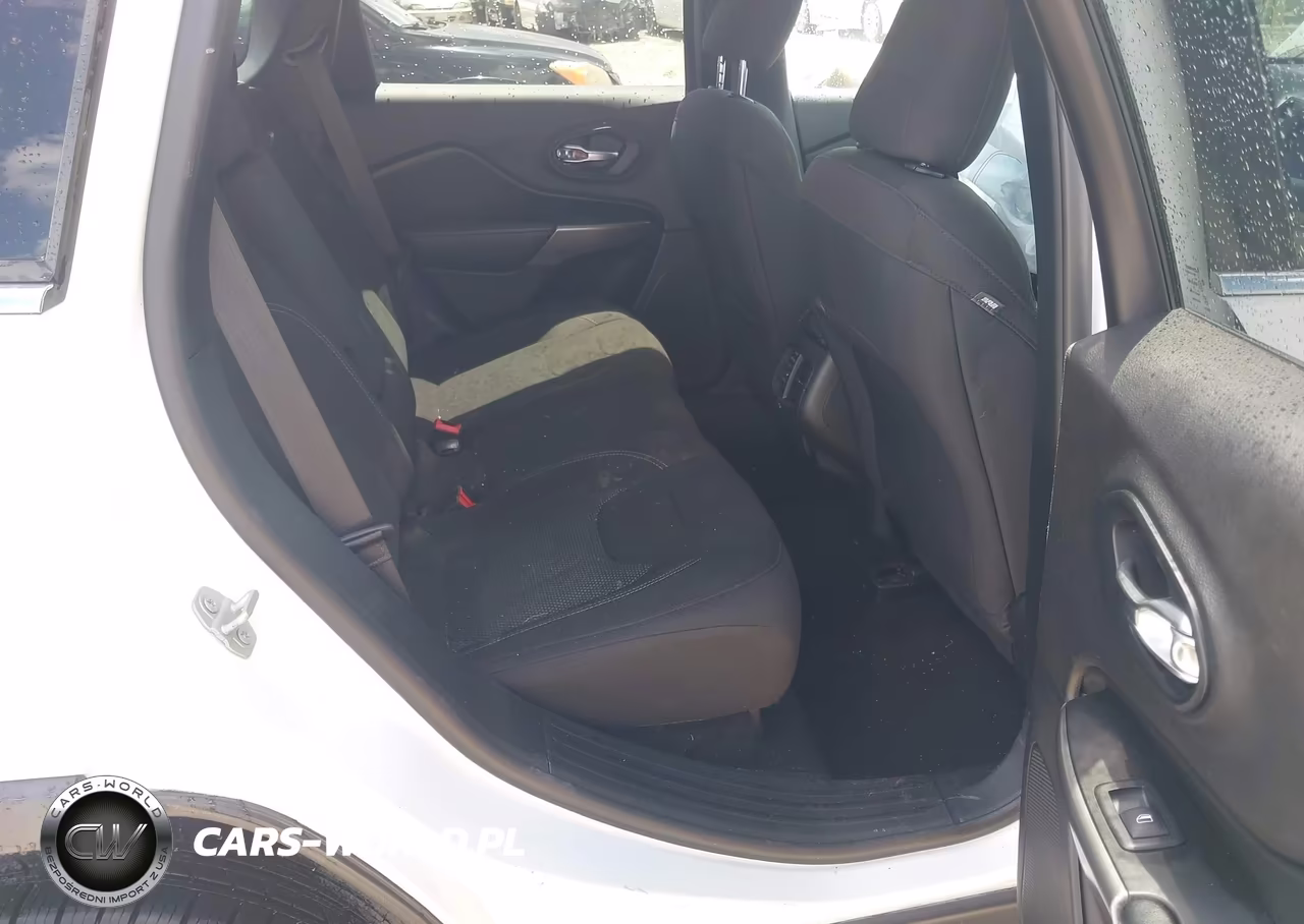 2019 Jeep Cherokee Latitude Fwd VIN:1C4PJLCB2KD490558 - 8