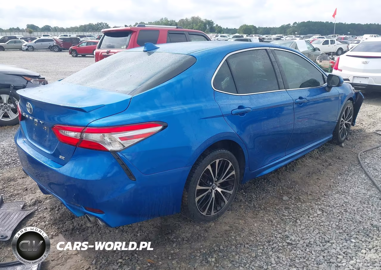2018 Toyota Camry Se VIN:4T1B11HK1JU033306 - 4