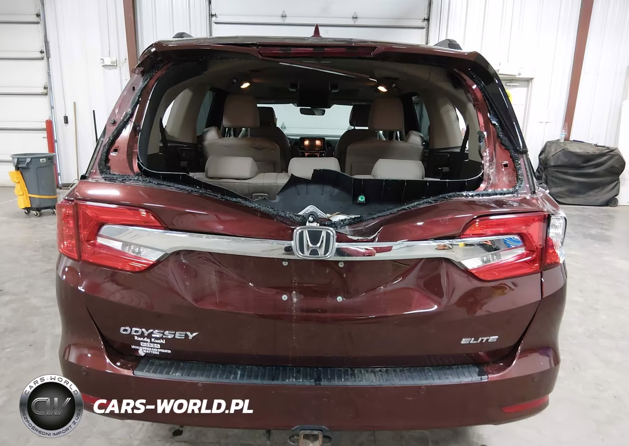 2018 Honda Odyssey Elite VIN:5FNRL6H90JB020076 - 17