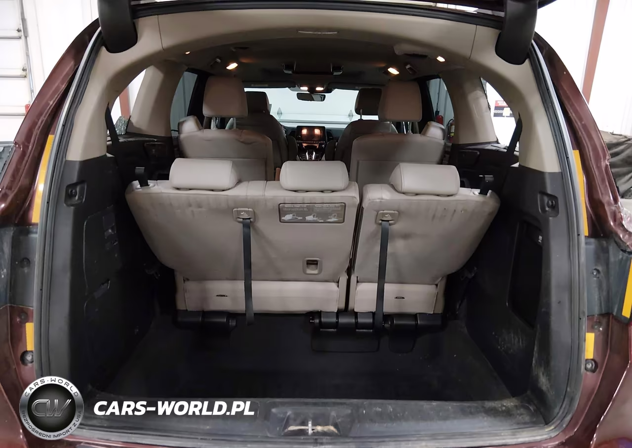 2018 Honda Odyssey Elite VIN:5FNRL6H90JB020076 - 18