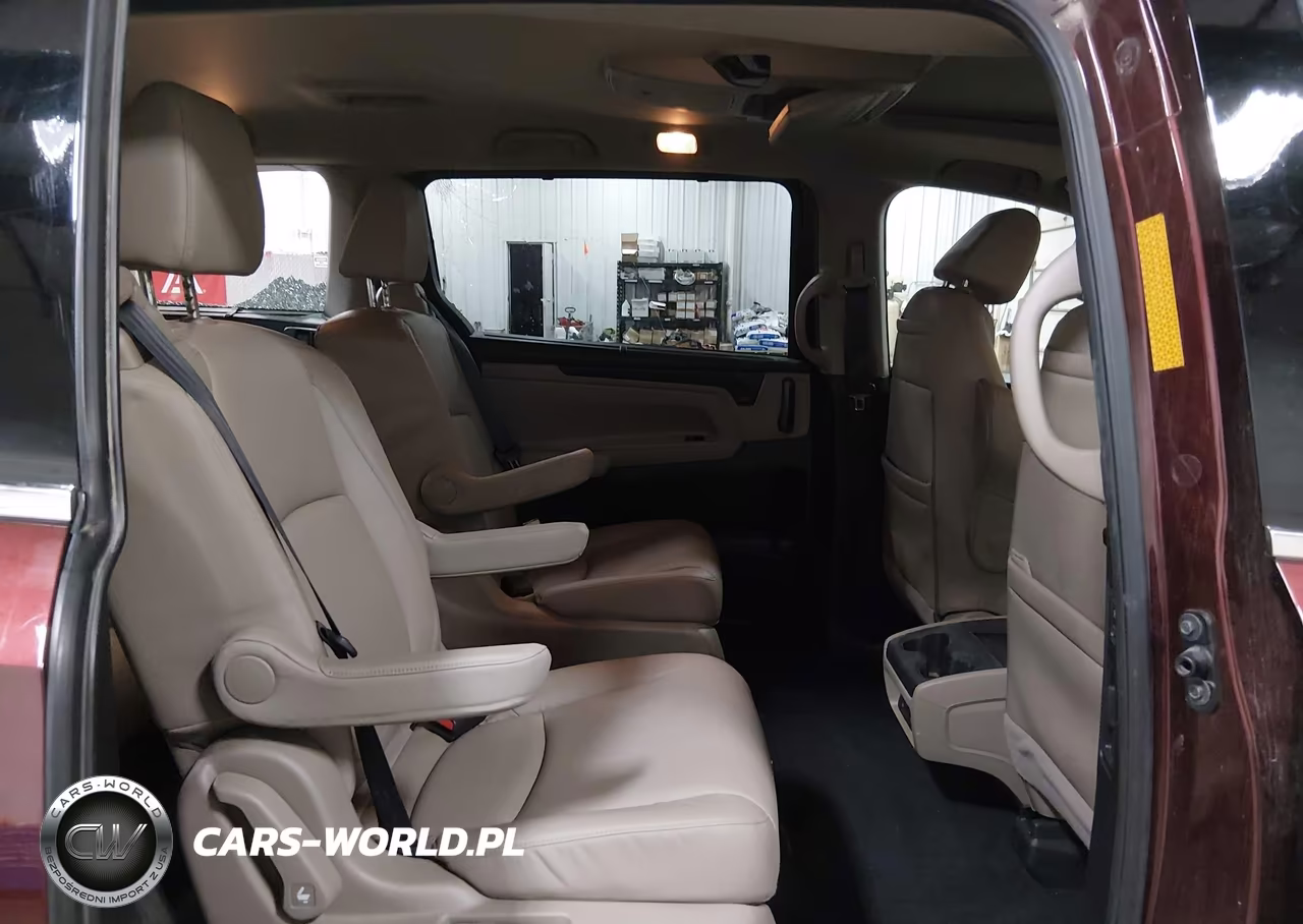 2018 Honda Odyssey Elite VIN:5FNRL6H90JB020076 - 8